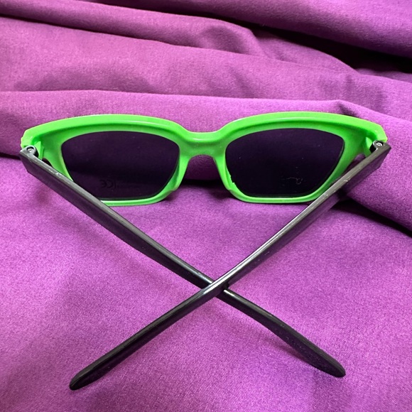 🤩 Free ADD-ON: Kids’ sunglasses (available in green, blue, black or pink) - Picture 8 of 8